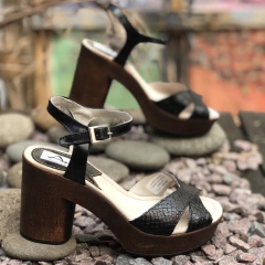 Sandalias con plataforma negras. p02v-1712