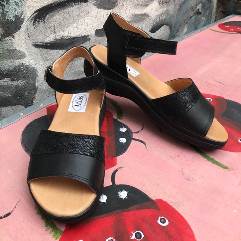Sandalias negras. j05v-591a