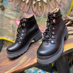 Borcego con alpinos track negro- p02i-2326