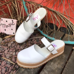 Zueco mules con plataforma, blancos. e03-23018 en internet