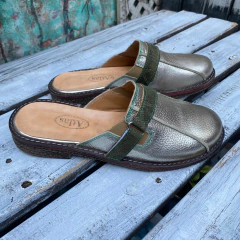 Zueco punta cerrada, metalizado platino.. j05m-04 - comprar online