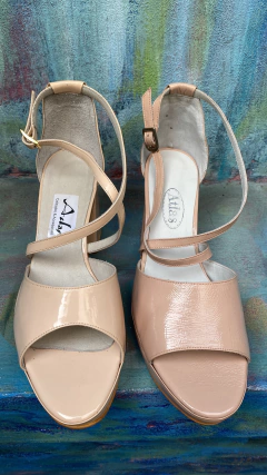 Sandalias con talón tacón y plataforma nude. N*43. e03v-1212