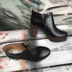 Botas cortas con taco y plataforma croco negro . m01i-3001 en internet