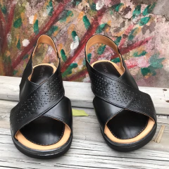Sandalias cruzadas negras. p02v-589 en internet