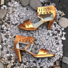 Sandalias naranja metalizado. e03v-706