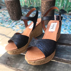 Sandalias negras base simil corcho. m01v-782 en internet