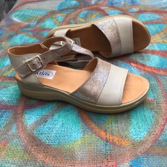 Sandalias hueso y plata. j05v-591a - Altas de Olivos