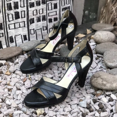 Sandalias con talón y plataf negra. - e03v-547 - comprar online