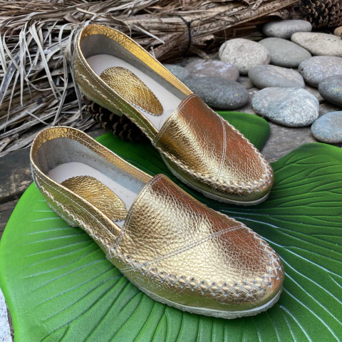 Alpargatas lisa metalizadas oro. v07-011*111