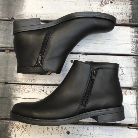 Botitas doble cierre negras . m01i-7003