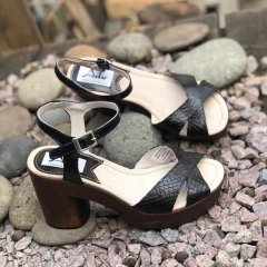 Sandalias con plataforma negras. p02v-1712 en internet