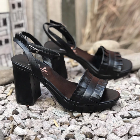 Sandalias con tacón y plataforma, negras. xxv-1860