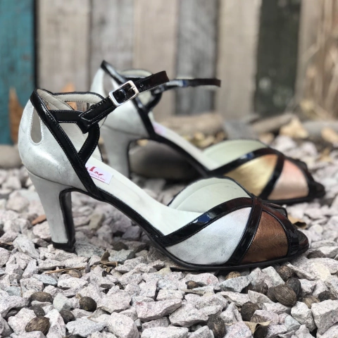 Sandalias con talón tango metalizados combinados. N* 41 . e03v-539