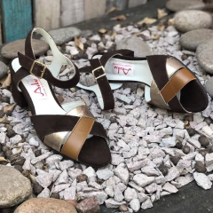 Sandalias chocolate suela platino. e03v-5000 - comprar online