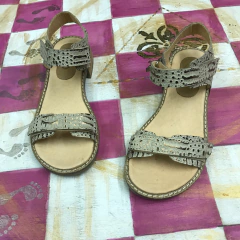Sandalias hueso con velcro. q09v-dublin - tienda online