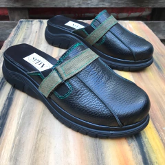 Zueco punta cerrada, negro. j05m-04