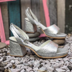Sandalia con tacón y plataforma plata.. e03v-10063