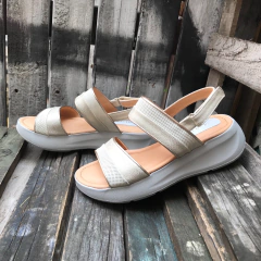 Sandalias tiza y platino. p02v-533 - Altas de Olivos