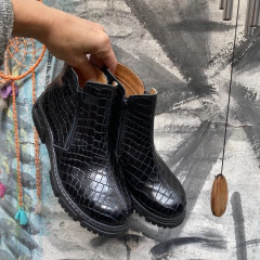 Botineta doble cierre croco negras. j05-1587/burbuja - tienda online