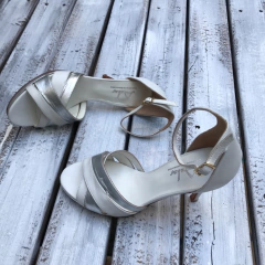 Sandalias stilettos con plataforma blanco y plata. f13-1465 en internet