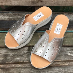 Chinela metalizado plata. j05v-3600 en internet