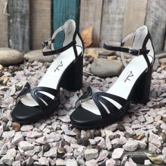 Sandalias con talón, tacón y plataforma negras. . e03v-2 - comprar online