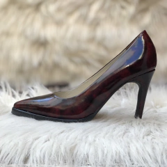 Stilettos suela track, charolados bordó. f13-1561