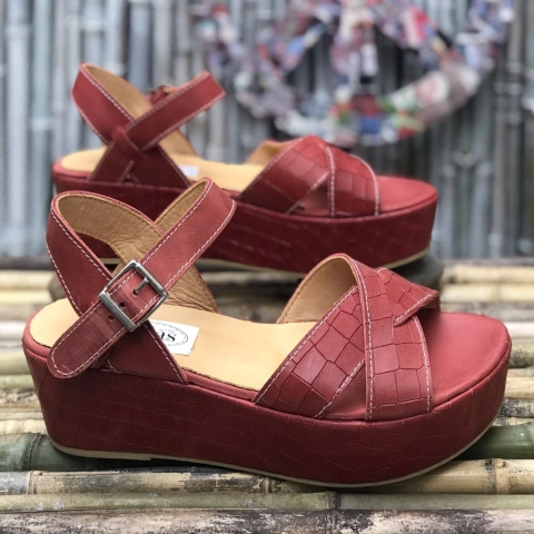 Sandalias con plataforma rojas. r11v-200