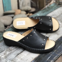 Chinela faja con tachitas superconfort, negras. N*40. s06v-2207