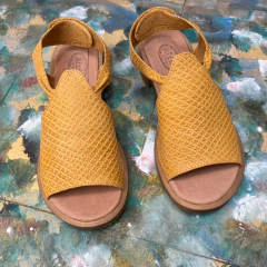 Sandalias con velcro en talón, maíz . q09v-450 - Altas de Olivos