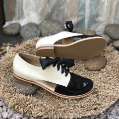 Abotinado oxford, negro y hueso. h10-447