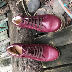 Botineta con 2cierres y cordón bordo. p02i-209 - Altas de Olivos