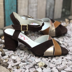 Sandalias chocolate suela platino. e03v-5000