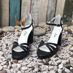 Sandalias con talón, tacón y plataforma negras. . e03v-2 en internet