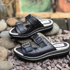 Chinelas negras 2 hebillas y tachitas. p02v-585 - Altas de Olivos