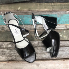 Sandalias con talón, tacón y plataforma, charol negro. N*42 y 44. e03v-12 en internet