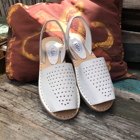 Sandalias españolas blancas v07v-033