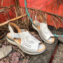 Sandalias blanco tiza hueso picada. p02v-581 - Altas de Olivos