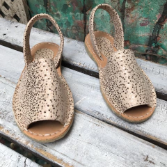 Sandalias españolas pintitas metalizadas v07v-033 - Altas de Olivos