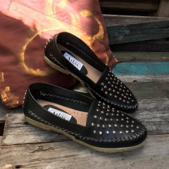 Alpargatas tachas negro. v07-014*111 - Altas de Olivos