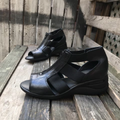 Sandalias con talón, cierre y elásticos, negras. p02v-2048 - tienda online