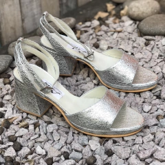 Sandalia con tacón y plataforma plata.. e03v-10063 - comprar online