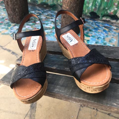 Sandalias negras base simil corcho. m01v-782 - Altas de Olivos