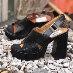 Sandalias con tacón y plataforma, negras. N*40. m01v-2030