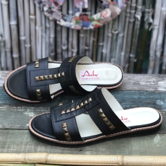 Chinelas H con tachas. - e03v-110 - tienda online