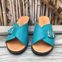 Chinelas con hebilla regulable turquesa. j05v-211 en internet