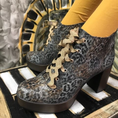 Botas cortas con taco y plataforma anim print. m01i-3004 en internet