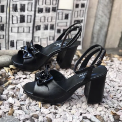 Sandalias con moño negras. xxv-1862