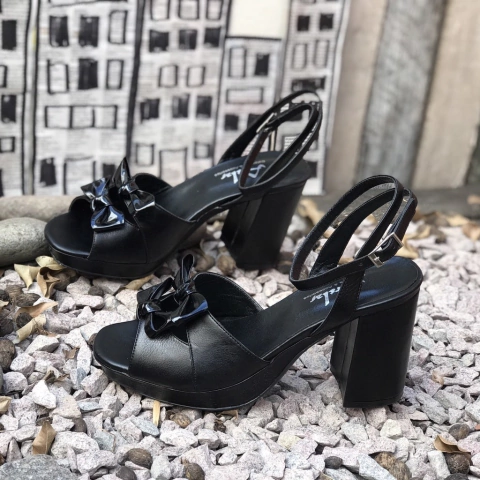 Sandalias con moño negras. xxv-1862