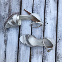 Sandalias stilettos con plataforma blanco y plata. f13-1465 - Altas de Olivos